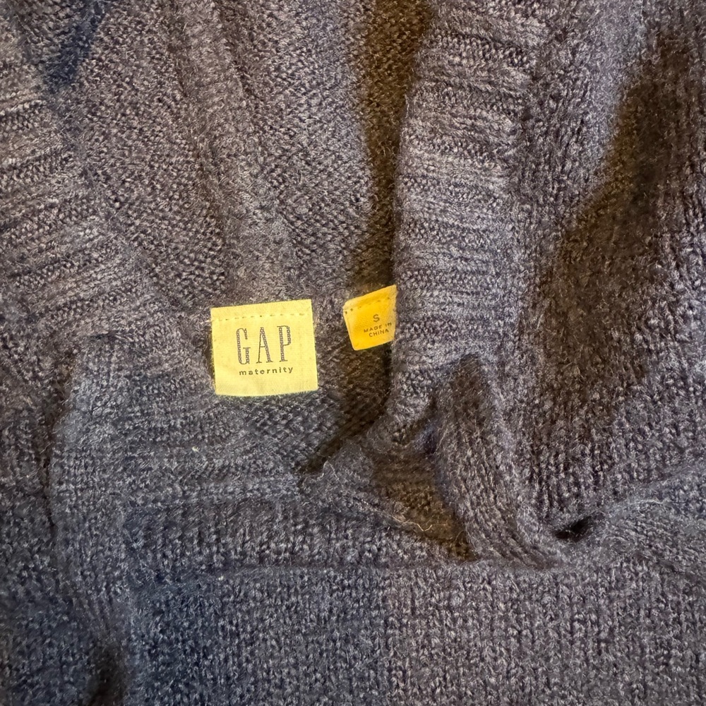 GAP maternity sweater - small
